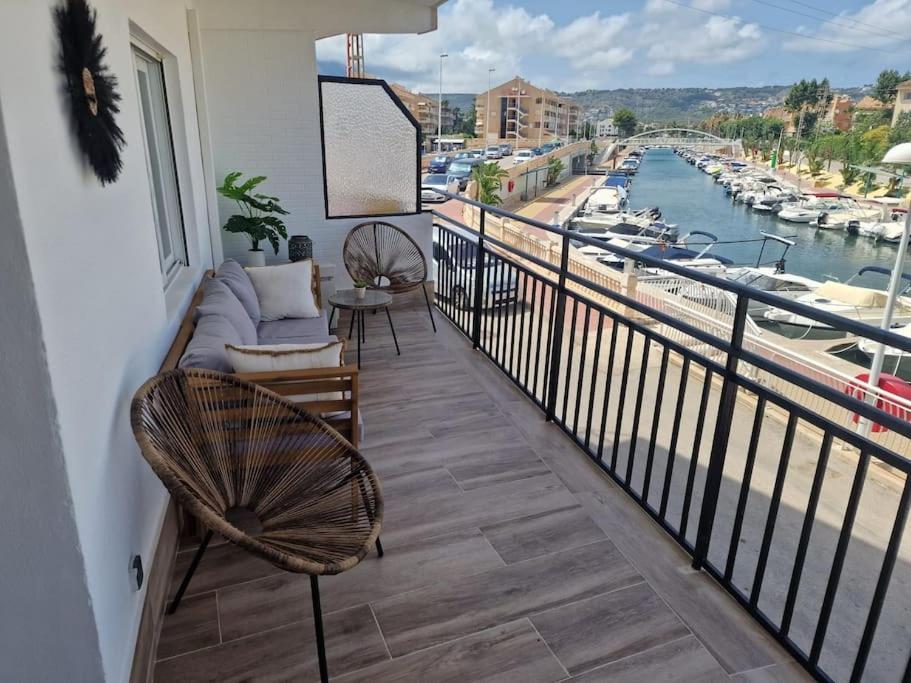 Waterfront 3 Bed Apartment, 90M From The Beach Platja de Larenal Bagian luar foto