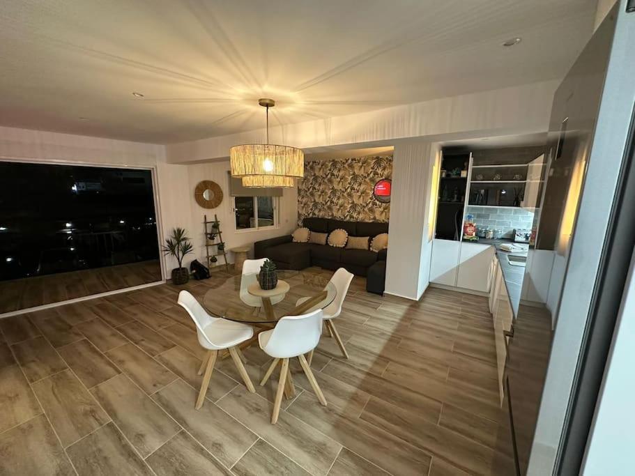 Waterfront 3 Bed Apartment, 90M From The Beach Platja de Larenal Bagian luar foto
