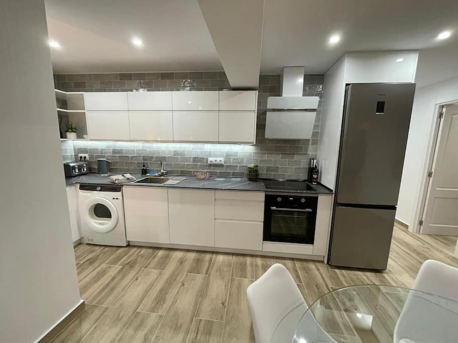 Waterfront 3 Bed Apartment, 90M From The Beach Platja de Larenal Bagian luar foto
