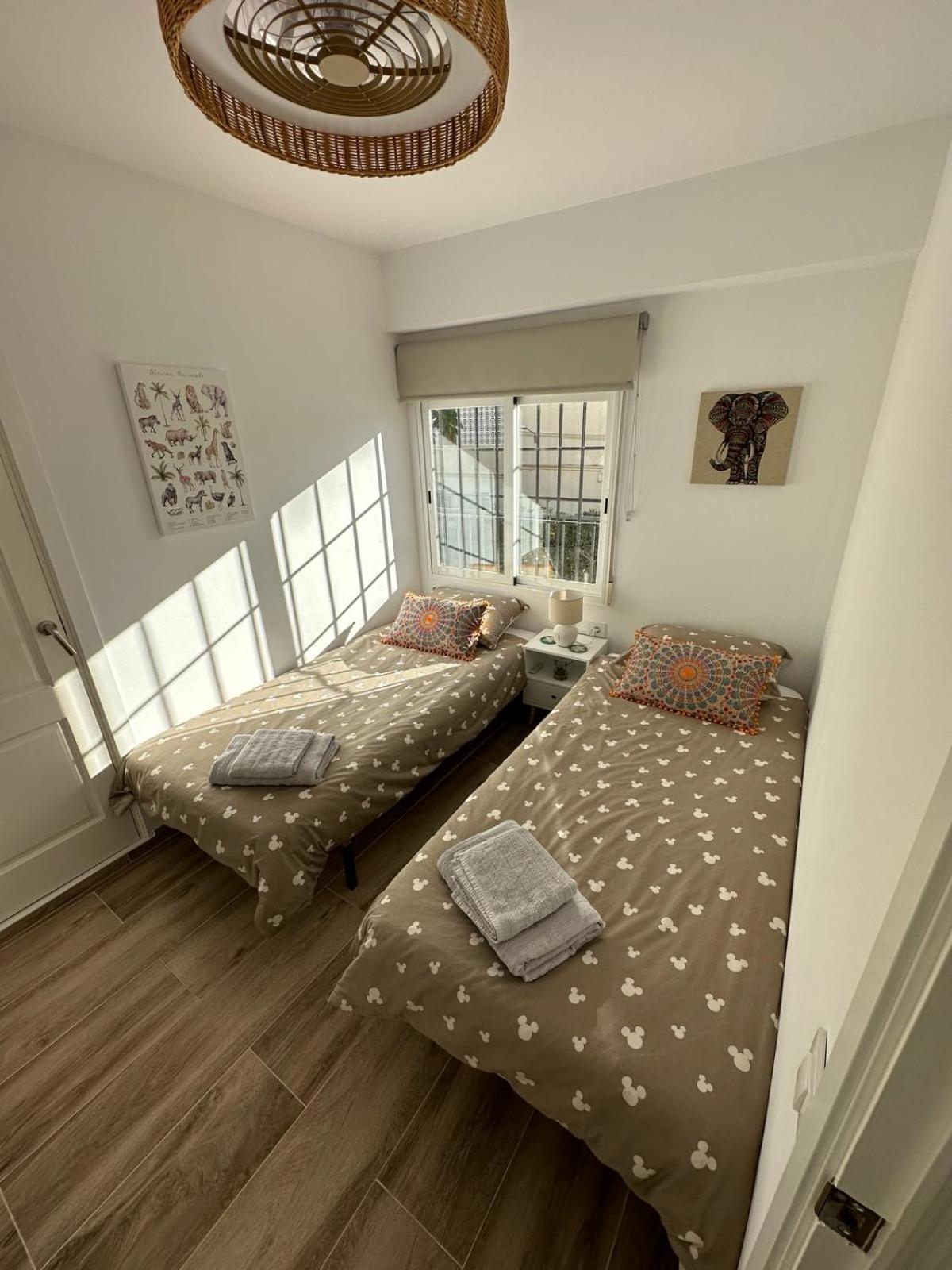 Waterfront 3 Bed Apartment, 90M From The Beach Platja de Larenal Bagian luar foto