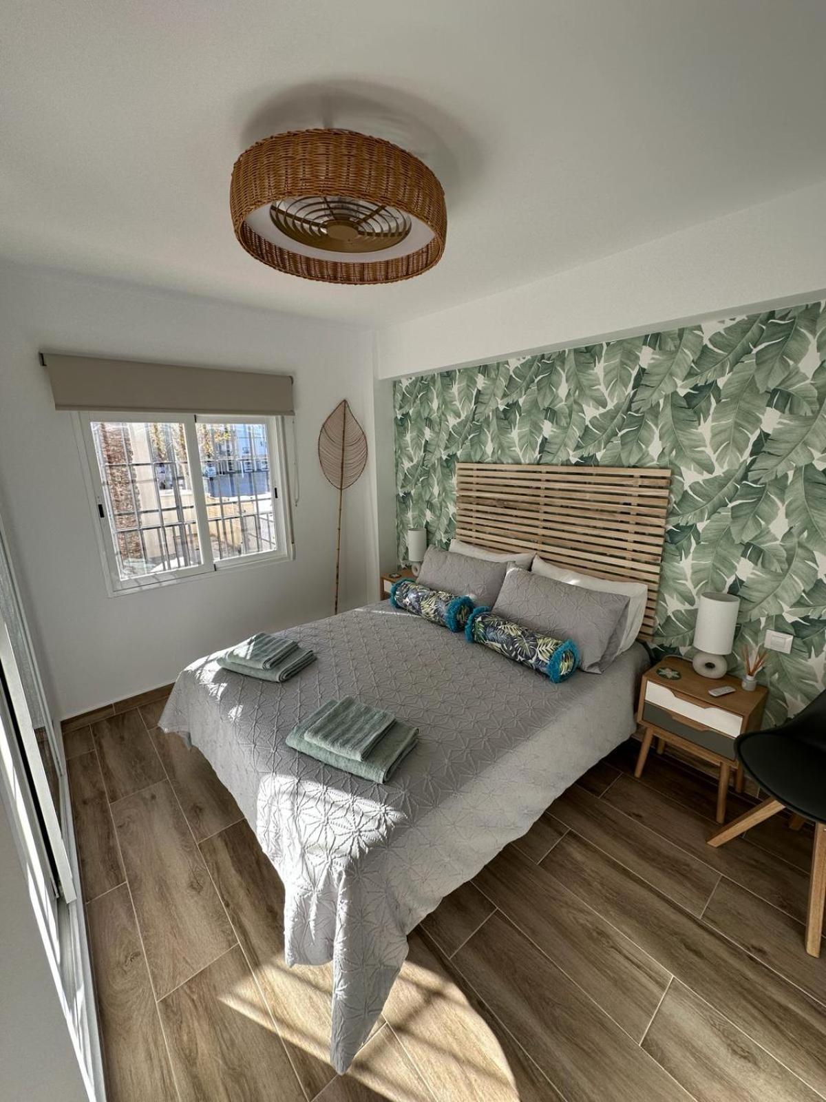 Waterfront 3 Bed Apartment, 90M From The Beach Platja de Larenal Bagian luar foto