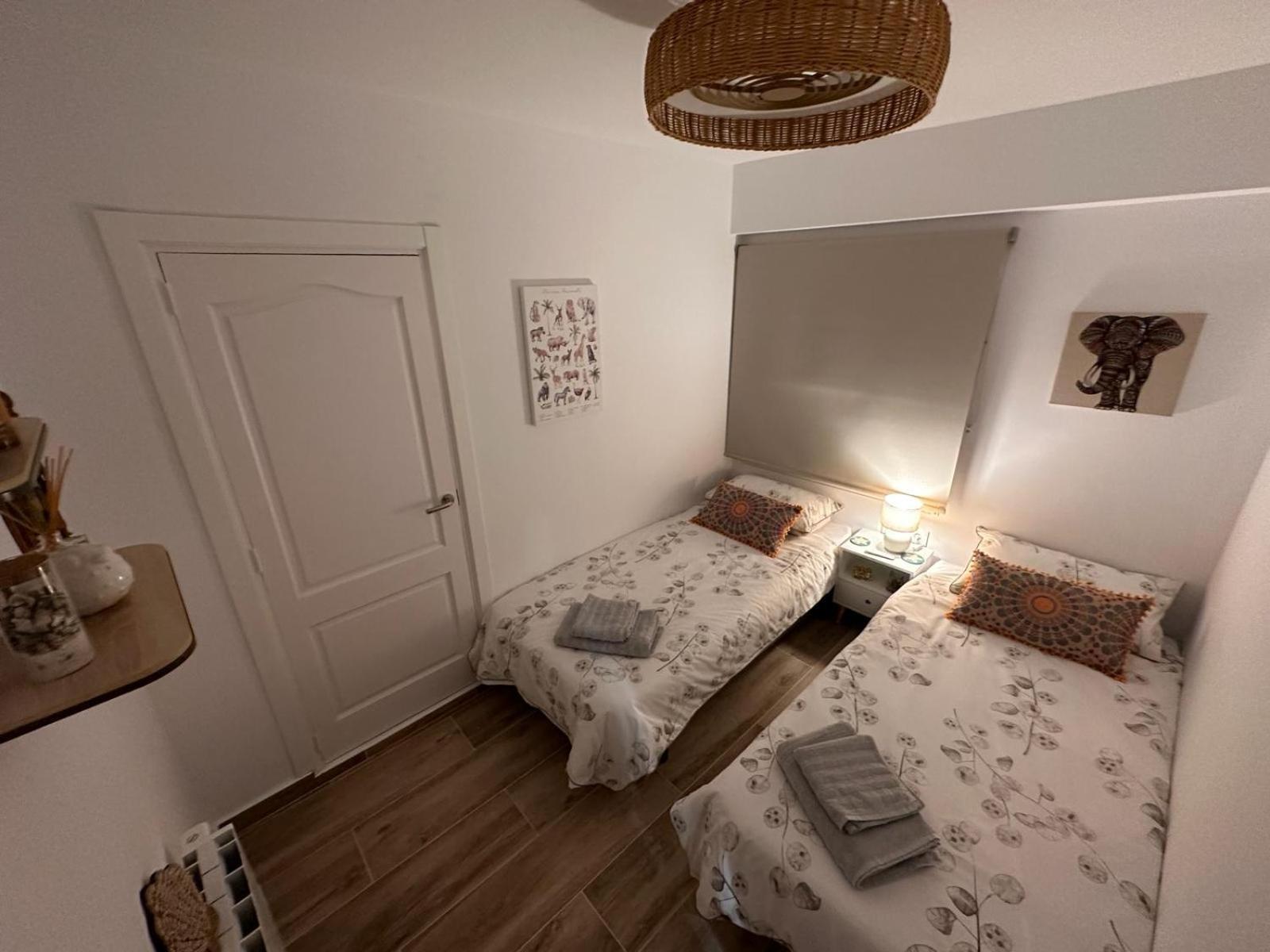 Waterfront 3 Bed Apartment, 90M From The Beach Platja de Larenal Bagian luar foto