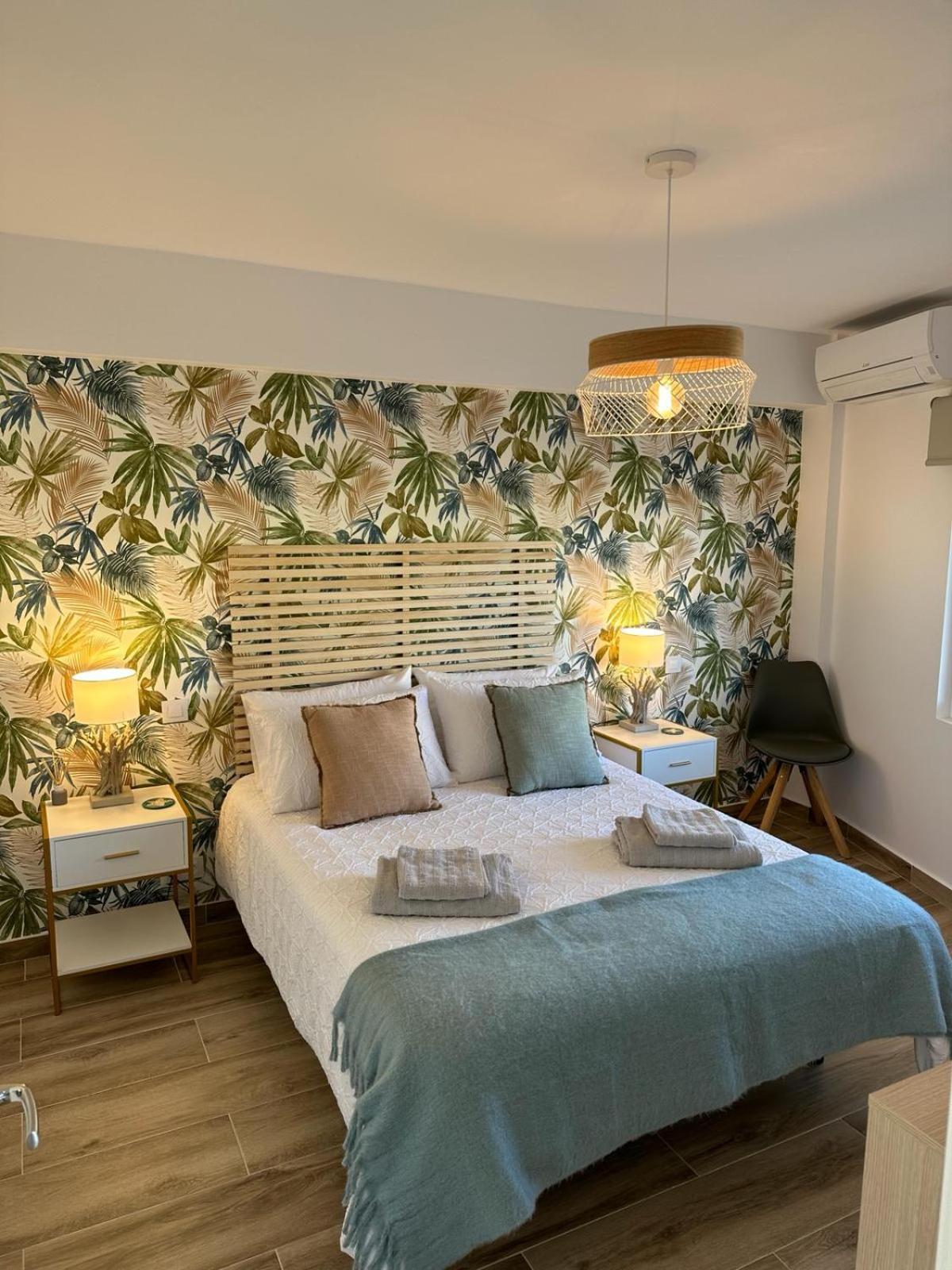 Waterfront 3 Bed Apartment, 90M From The Beach Platja de Larenal Bagian luar foto