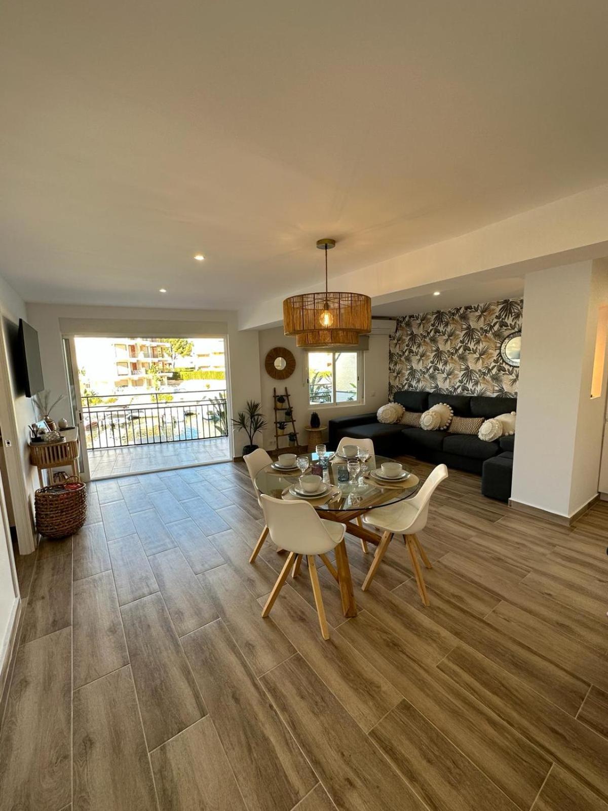 Waterfront 3 Bed Apartment, 90M From The Beach Platja de Larenal Bagian luar foto