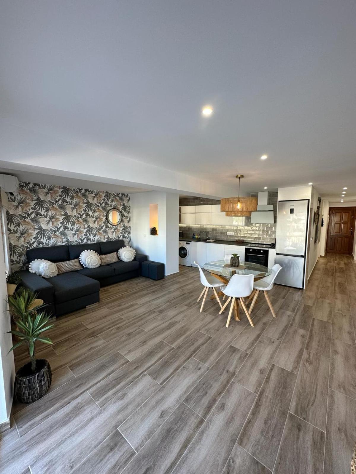 Waterfront 3 Bed Apartment, 90M From The Beach Platja de Larenal Bagian luar foto