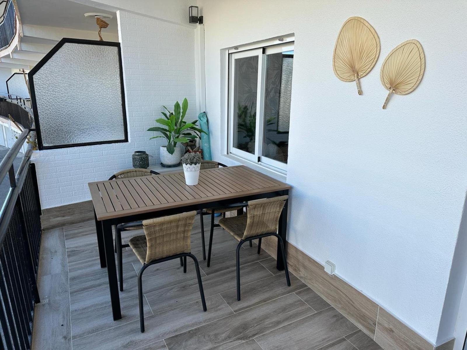 Waterfront 3 Bed Apartment, 90M From The Beach Platja de Larenal Bagian luar foto