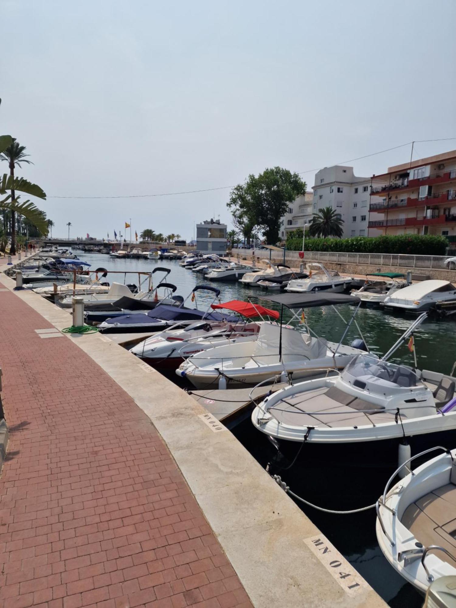 Waterfront 3 Bed Apartment, 90M From The Beach Platja de Larenal Bagian luar foto