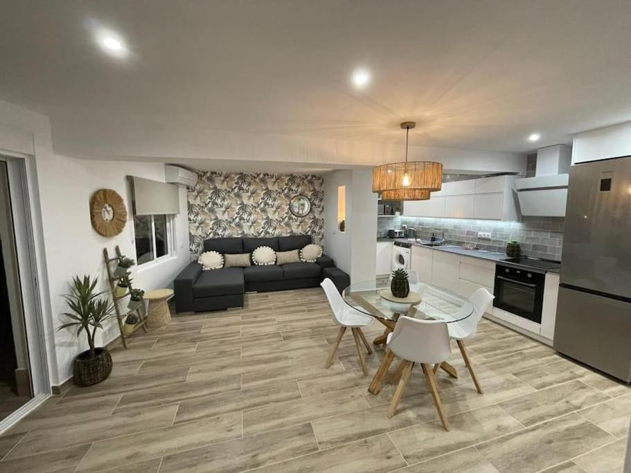 Waterfront 3 Bed Apartment, 90M From The Beach Platja de Larenal Bagian luar foto