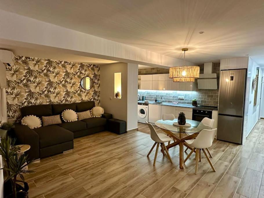 Waterfront 3 Bed Apartment, 90M From The Beach Platja de Larenal Bagian luar foto