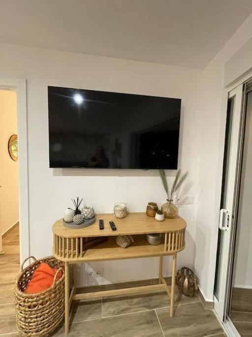 Waterfront 3 Bed Apartment, 90M From The Beach Platja de Larenal Bagian luar foto