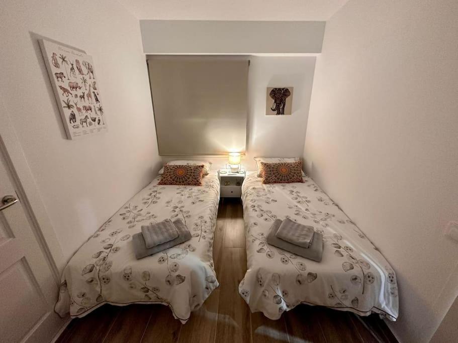 Waterfront 3 Bed Apartment, 90M From The Beach Platja de Larenal Bagian luar foto
