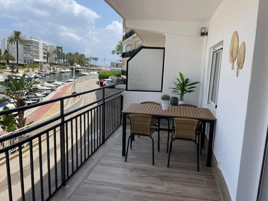 Waterfront 3 Bed Apartment, 90M From The Beach Platja de Larenal Bagian luar foto